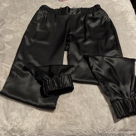 She said joggers - Picture 2 of 15